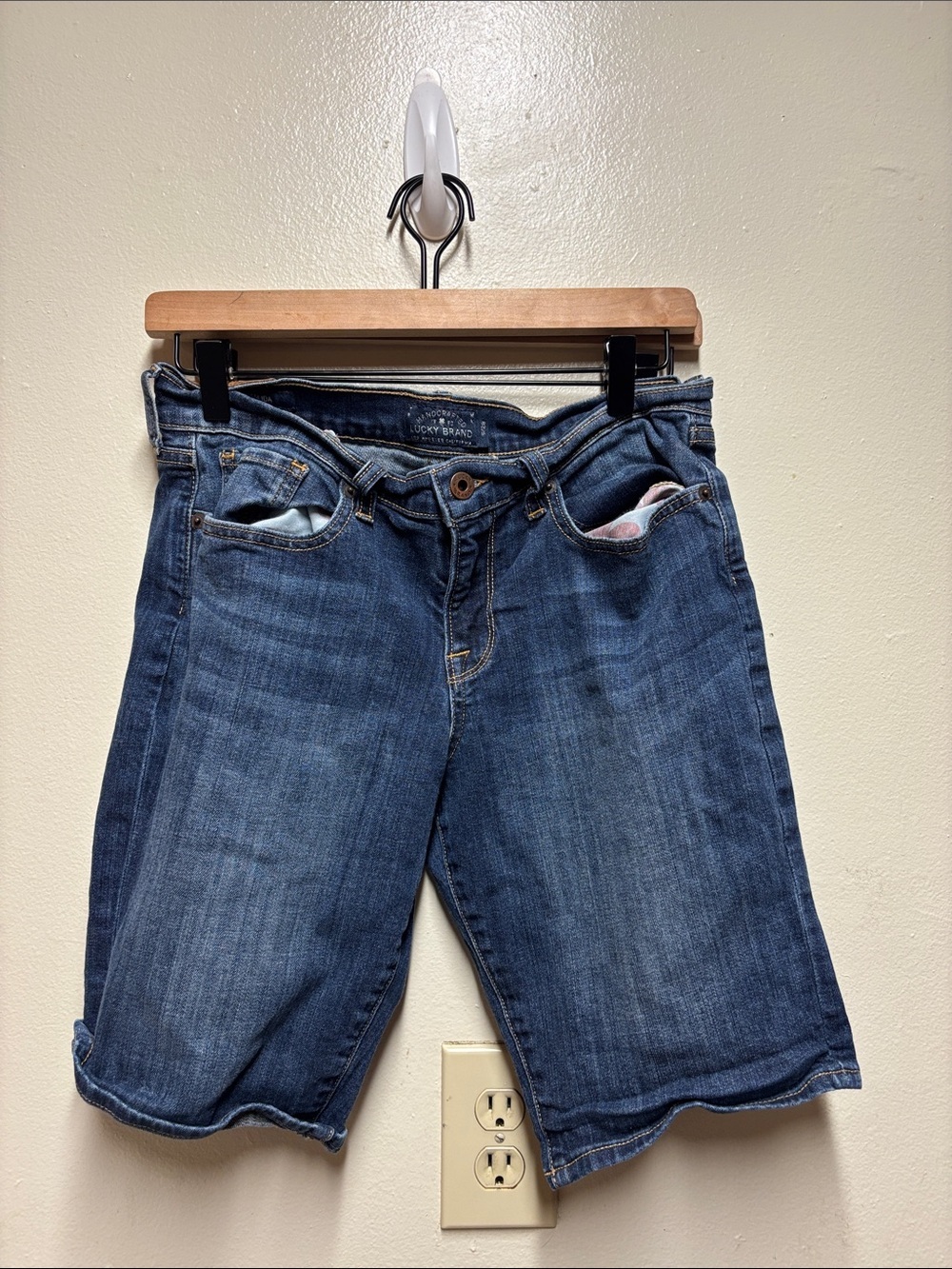 Lucky Brand Bermuda Shorts Womens 6/28 Blue Denim Medium Wash Stretch 7WP1891U7 - Picture 1 of 4